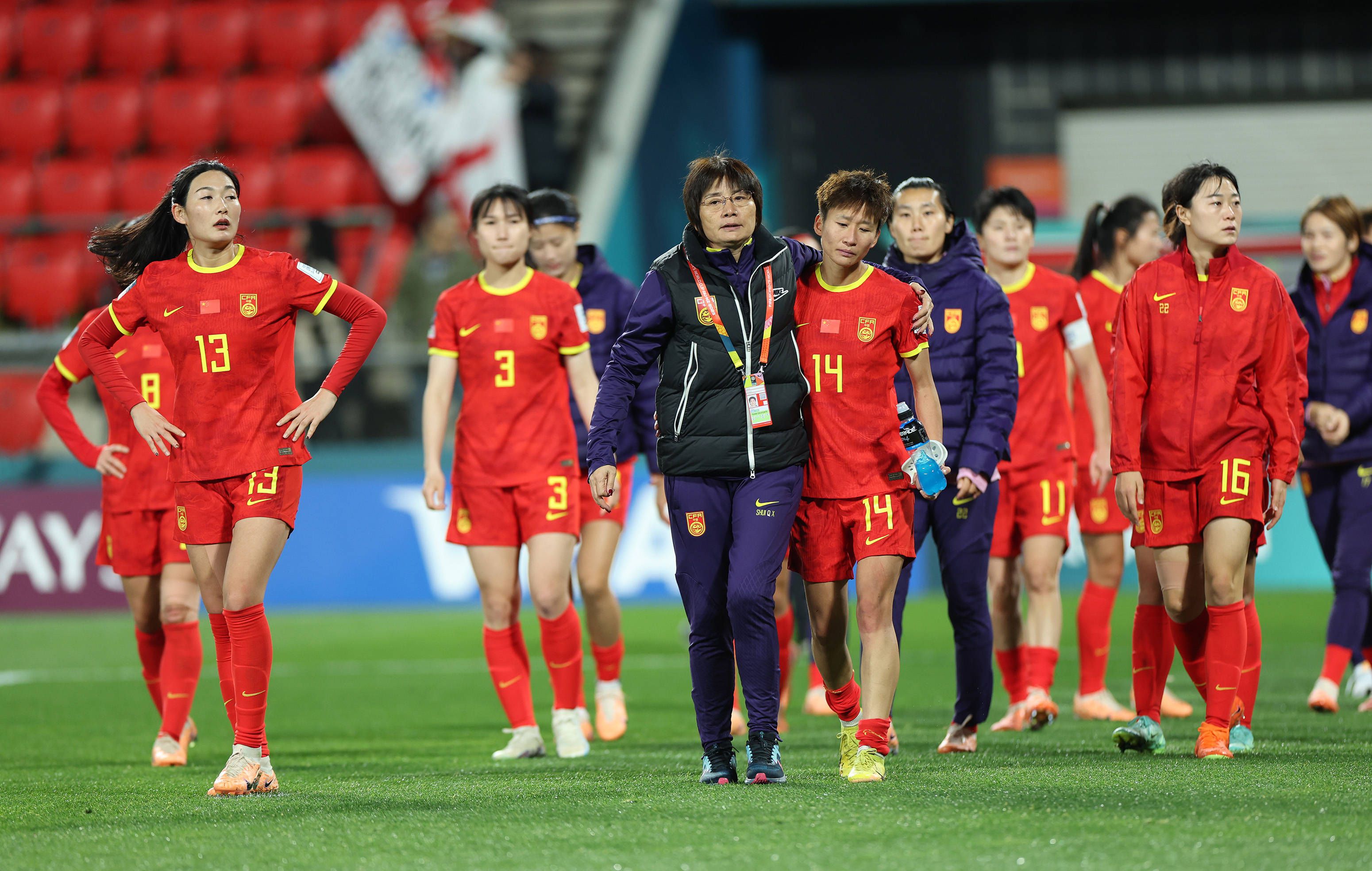 今日焦点战预告18:00韩职联升降级附加赛 釜山偶像vs水原FC、金浦FCvsFC江原 首回合谁能先拔头筹？20:00亚冠赛事武汉三镇 VS 浦项制铁，武汉三镇能否捍卫主场颜面？03:00 英超赛场谢菲尔德联 VS 利物浦，谢菲尔德联临阵换帅，利物浦笑纳三分？04:15 英超 曼联 VS 切尔西，红蓝大战，曼联内部频传将帅不合之声，切尔西乘势再取一胜？事件图片报：穆勒想再踢一年，若续约他希望不降薪&转会想去欧冠球队德媒《图片报》报道称，穆勒还想要再踢一年，如果和拜仁续约他希望的是不降薪。